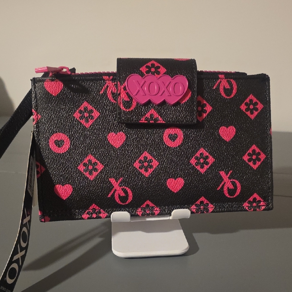 XOXO NWT Pink and Black Large Wristlet